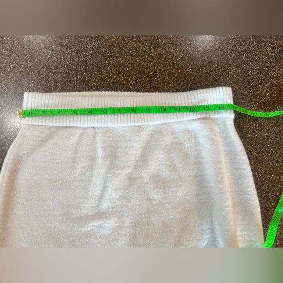 EXPRESS SKIRT AND SWEATER. BOUGHT SEPARATELY BUT SELLING AS A SET. SIZE LARGE. - Picture 11 of 11